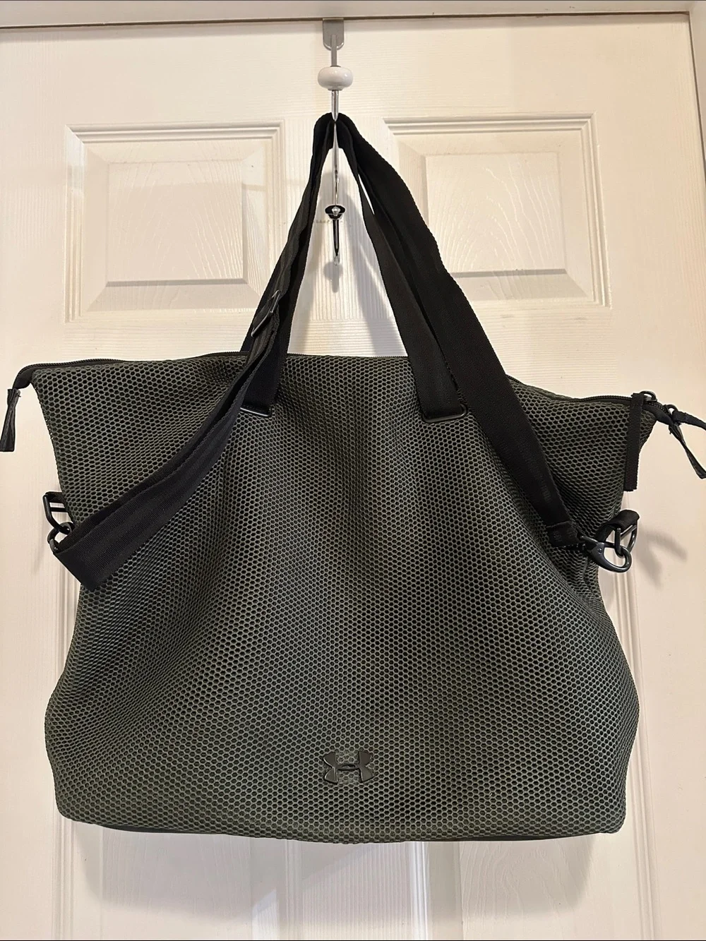 Under Armour Olive Green Mesh Gym Everyday Tote with Black Straps